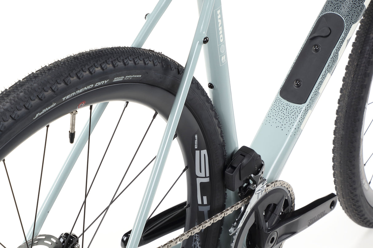 Haro Buzzard 1 – a gravel bike with a carbon frame and a SRAM Rival AXS drivetrain