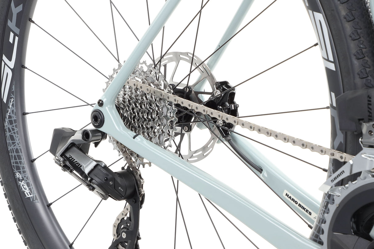 Haro Buzzard 1 – a gravel bike with a carbon frame and a SRAM Rival AXS drivetrain