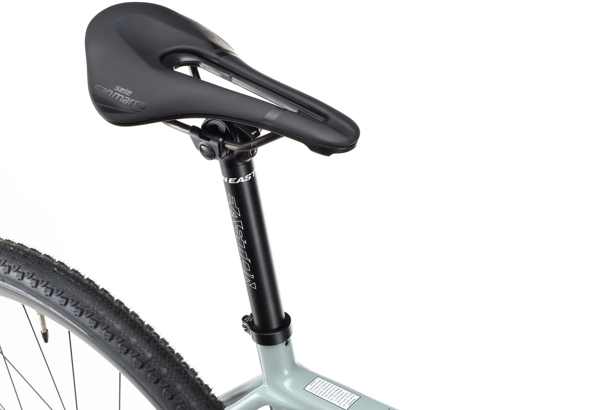 Haro Buzzard 1 – a gravel bike with a carbon frame and a SRAM Rival AXS drivetrain