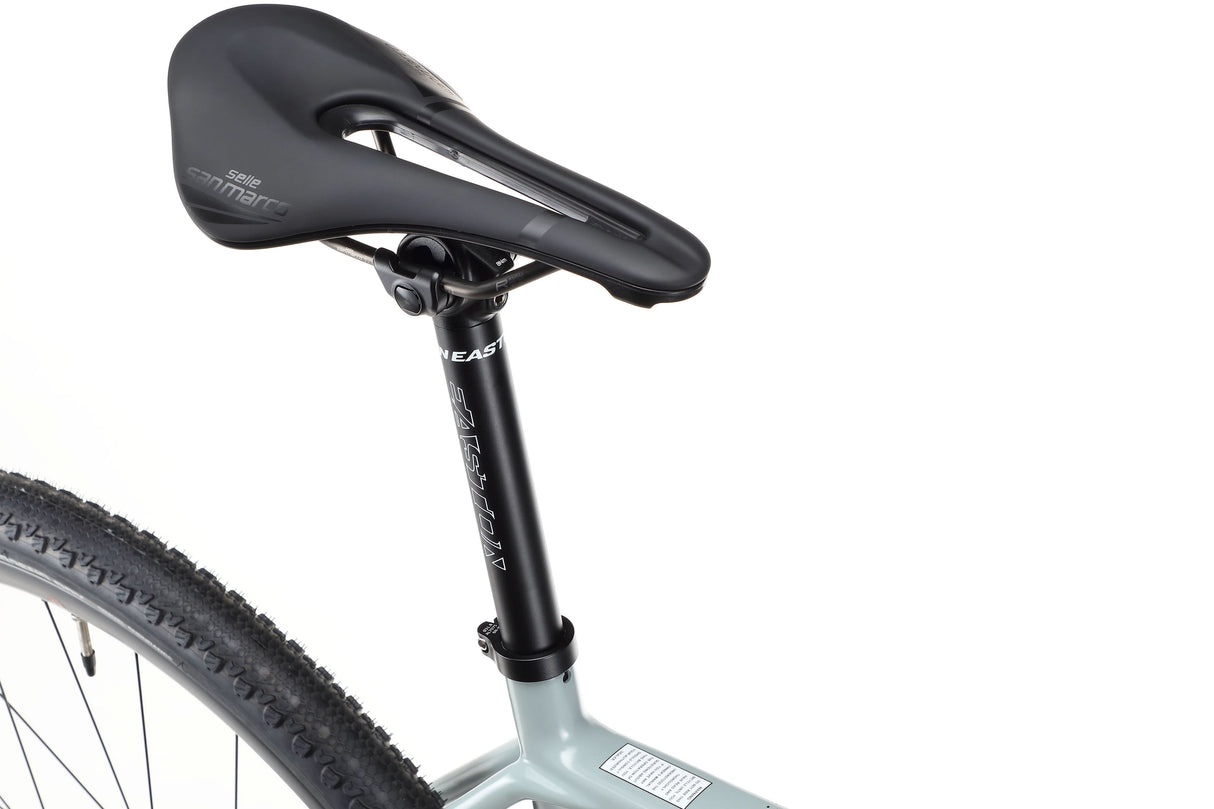 Haro Buzzard 1 – a gravel bike with a carbon frame and a SRAM Rival AXS drivetrain