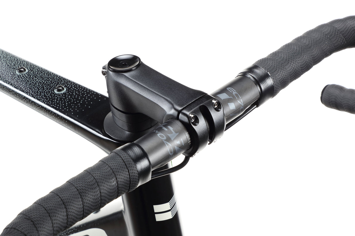 Haro Buzzard 1 – a gravel bike with a carbon frame and a SRAM Rival AXS drivetrain