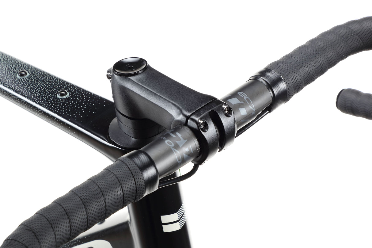 Haro Buzzard 1 – a gravel bike with a carbon frame and a SRAM Rival AXS drivetrain