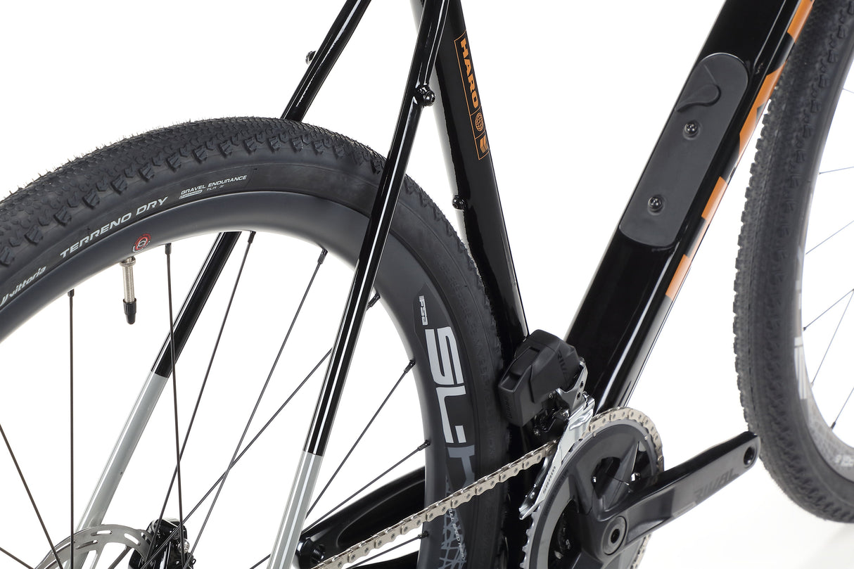 Haro Buzzard 1 – a gravel bike with a carbon frame and a SRAM Rival AXS drivetrain