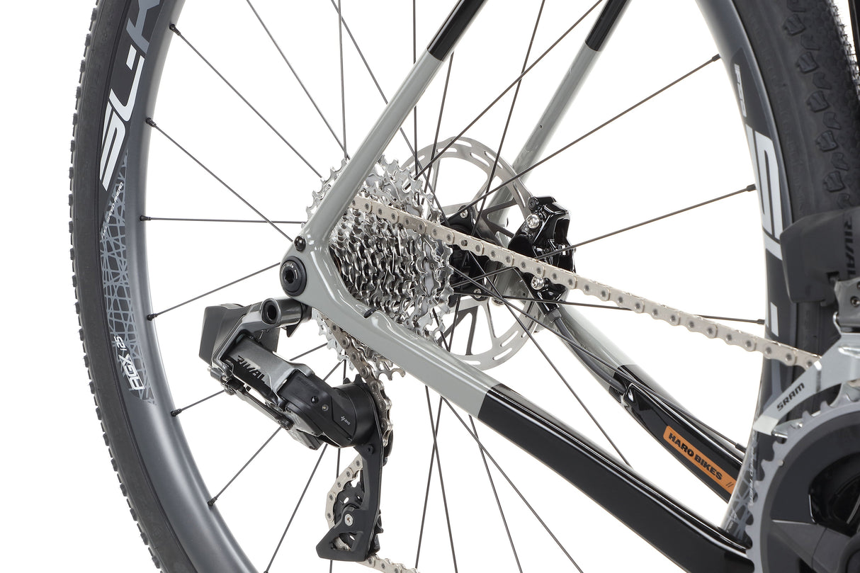 Haro Buzzard 1 – a gravel bike with a carbon frame and a SRAM Rival AXS drivetrain