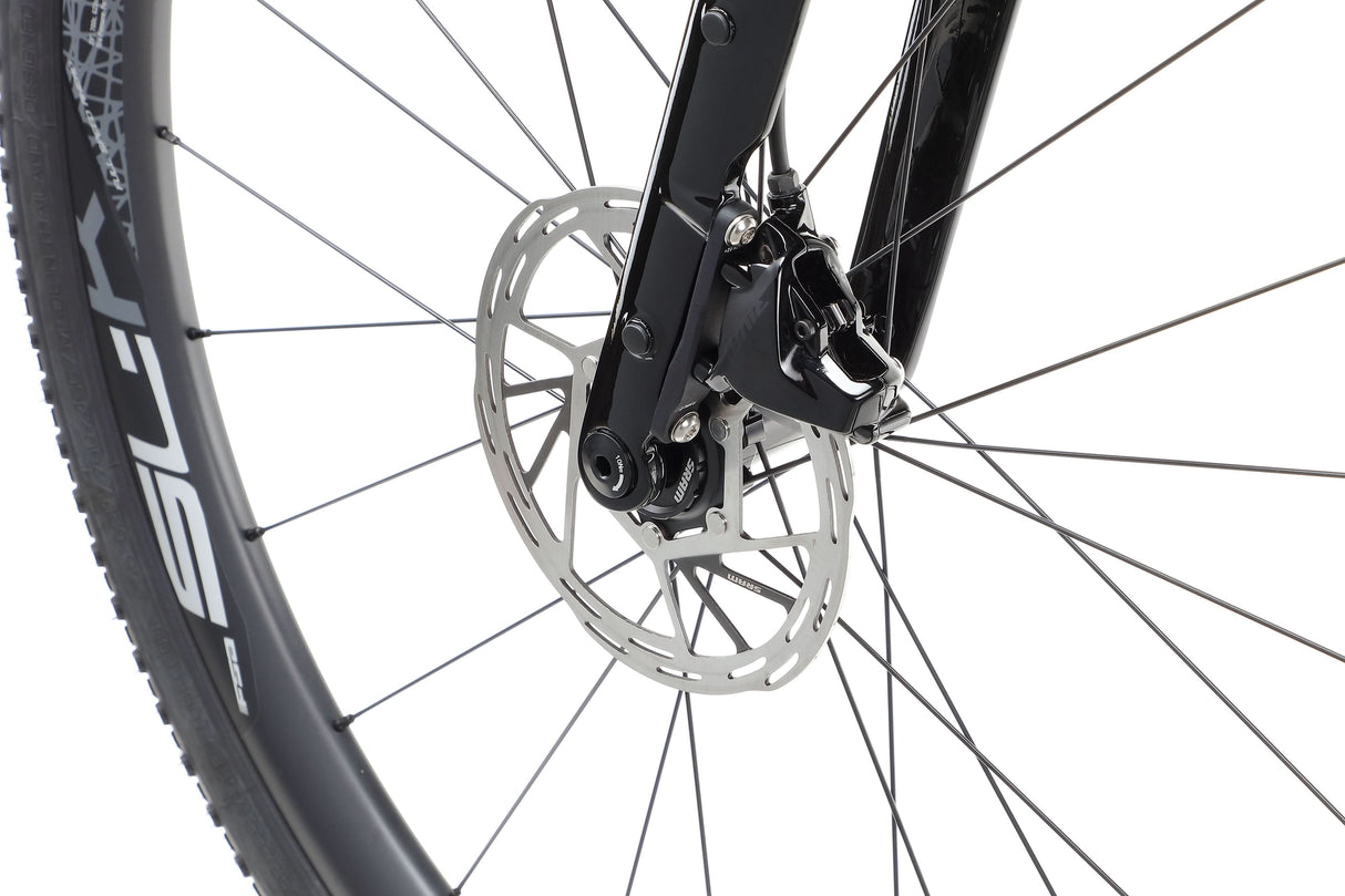 Haro Buzzard 1 – a gravel bike with a carbon frame and a SRAM Rival AXS drivetrain
