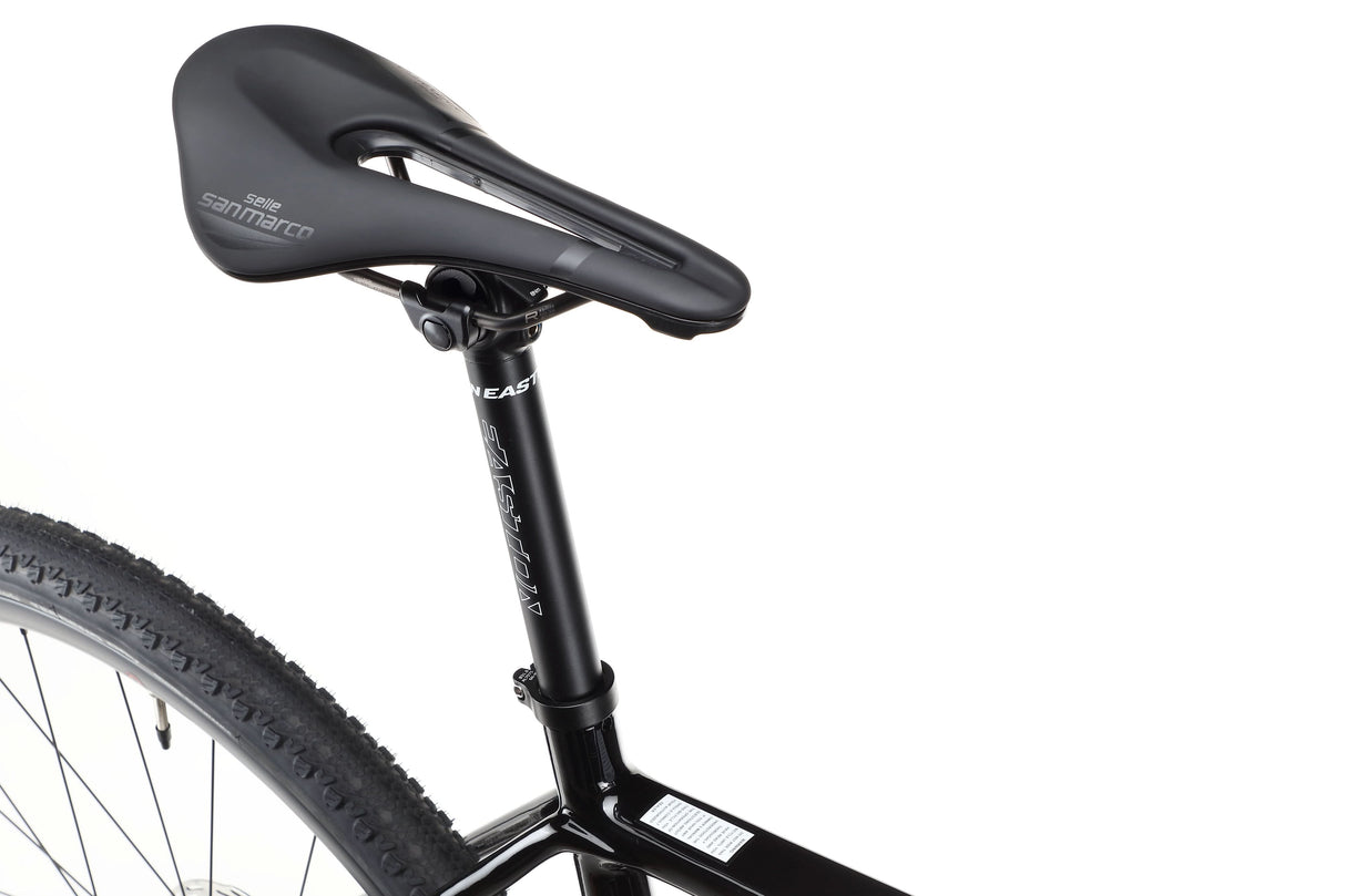 Haro Buzzard 1 – a gravel bike with a carbon frame and a SRAM Rival AXS drivetrain