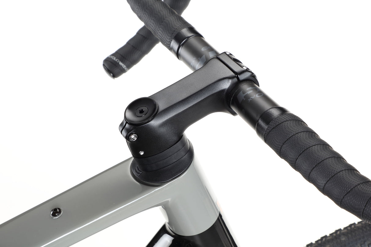 Haro Buzzard 1 – a gravel bike with a carbon frame and a SRAM Rival AXS drivetrain