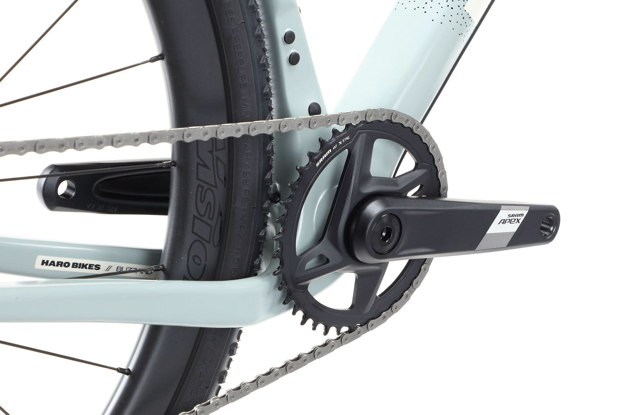 Haro Buzzard Carbon 2 – a gravel bike with a carbon frame and a SRAM Apex drivetrain
