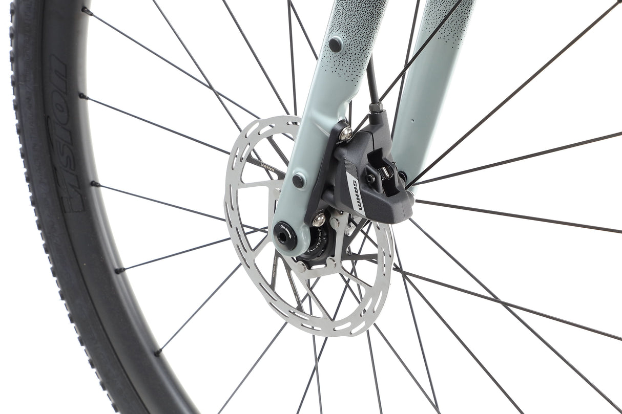 Haro Buzzard Carbon 2 – a gravel bike with a carbon frame and a SRAM Apex drivetrain