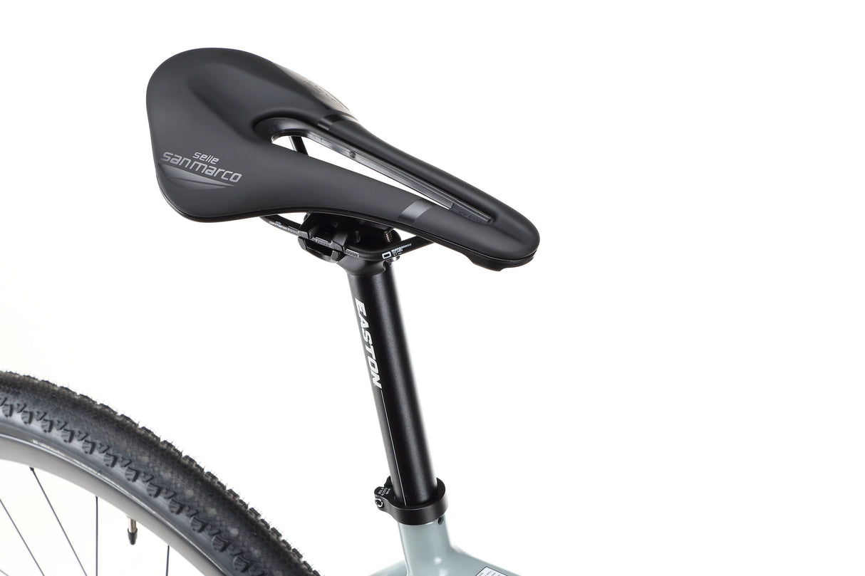Haro Buzzard Carbon 2 – a gravel bike with a carbon frame and a SRAM Apex drivetrain