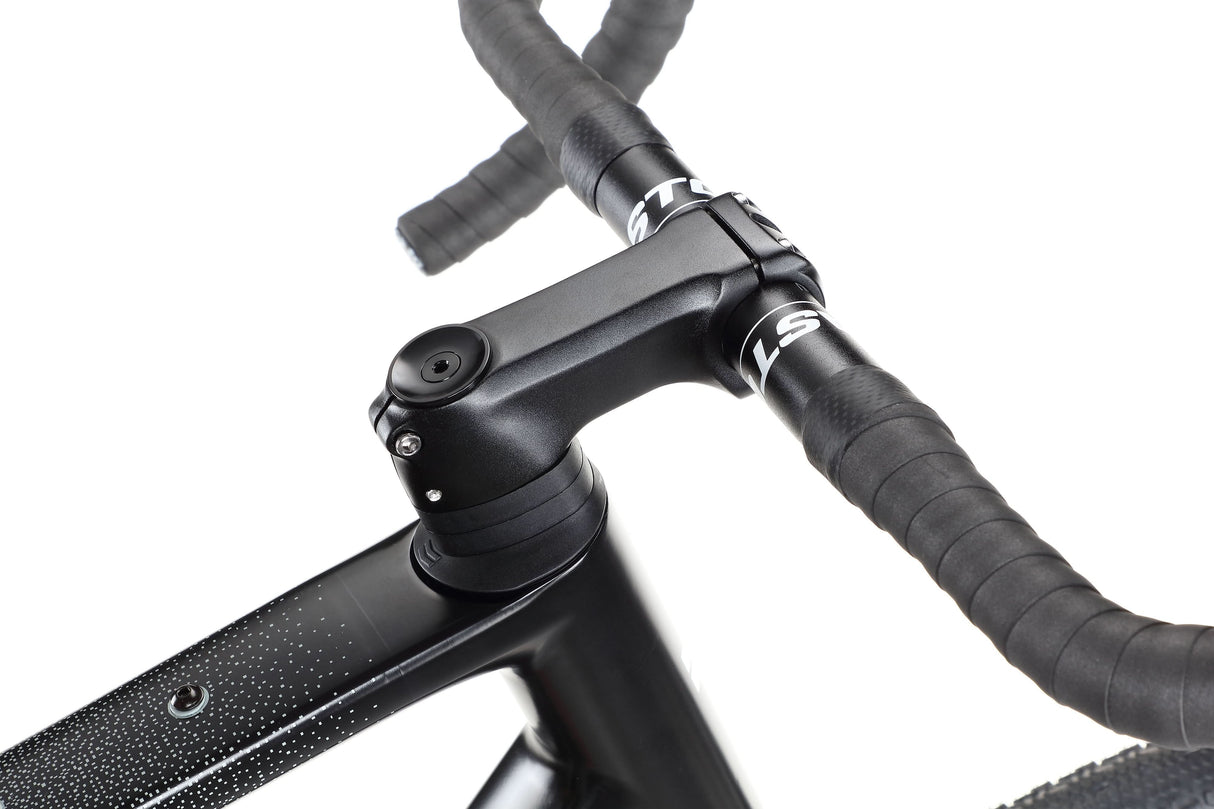 Haro Buzzard Carbon 2 – a gravel bike with a carbon frame and a SRAM Apex drivetrain