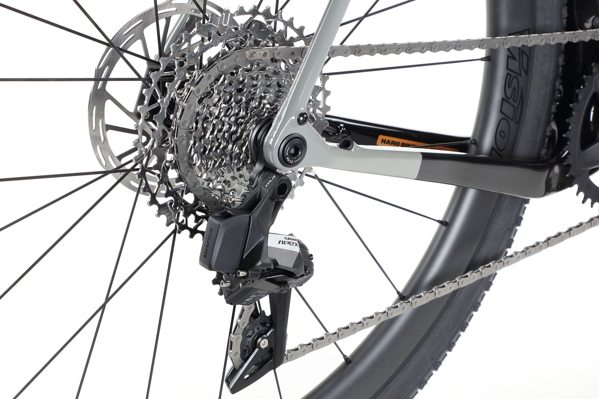 Haro Buzzard Carbon 2 – a gravel bike with a carbon frame and a SRAM Apex drivetrain
