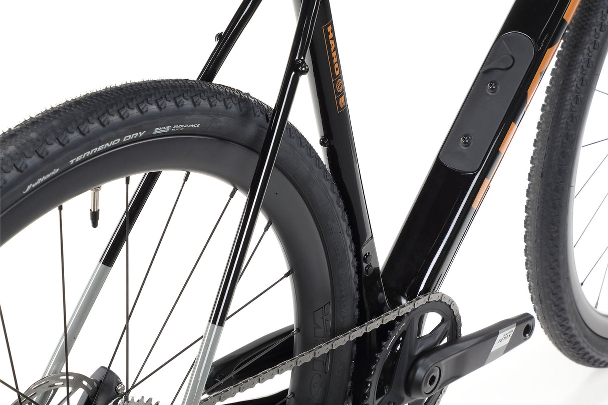 Haro Buzzard Carbon 2 – a gravel bike with a carbon frame and a SRAM Apex drivetrain