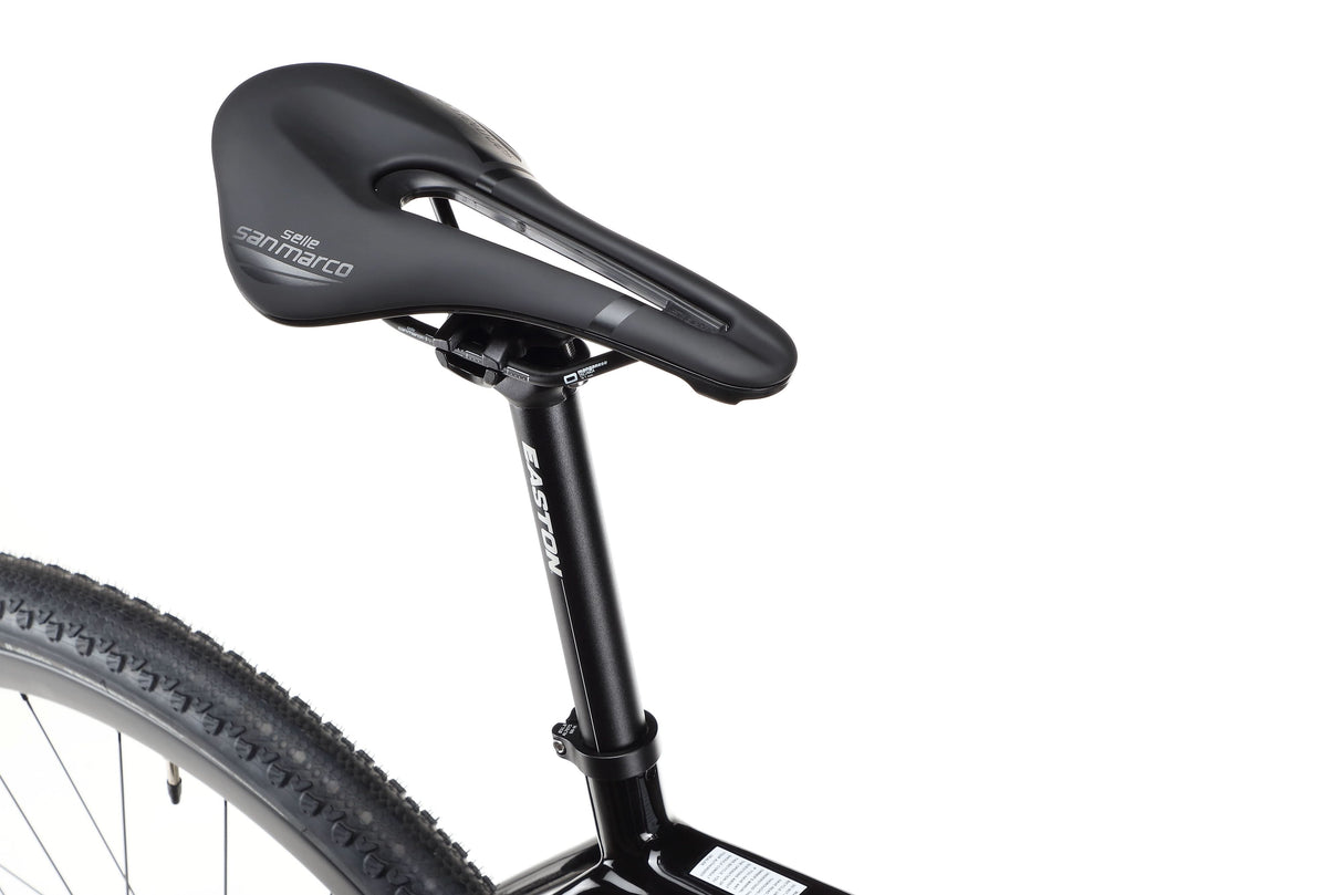 Haro Buzzard Carbon 2 – a gravel bike with a carbon frame and a SRAM Apex drivetrain