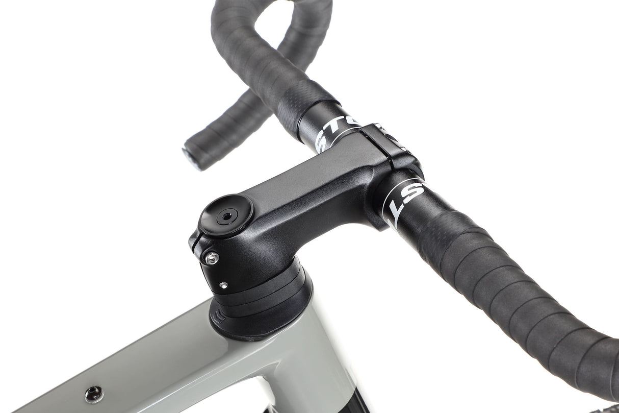 Haro Buzzard Carbon 2 – a gravel bike with a carbon frame and a SRAM Apex drivetrain