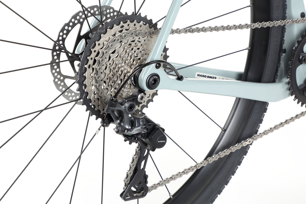 Haro Buzzard Carbon 3 – a gravel bike with a carbon frame and a Shimano GRX groupset
