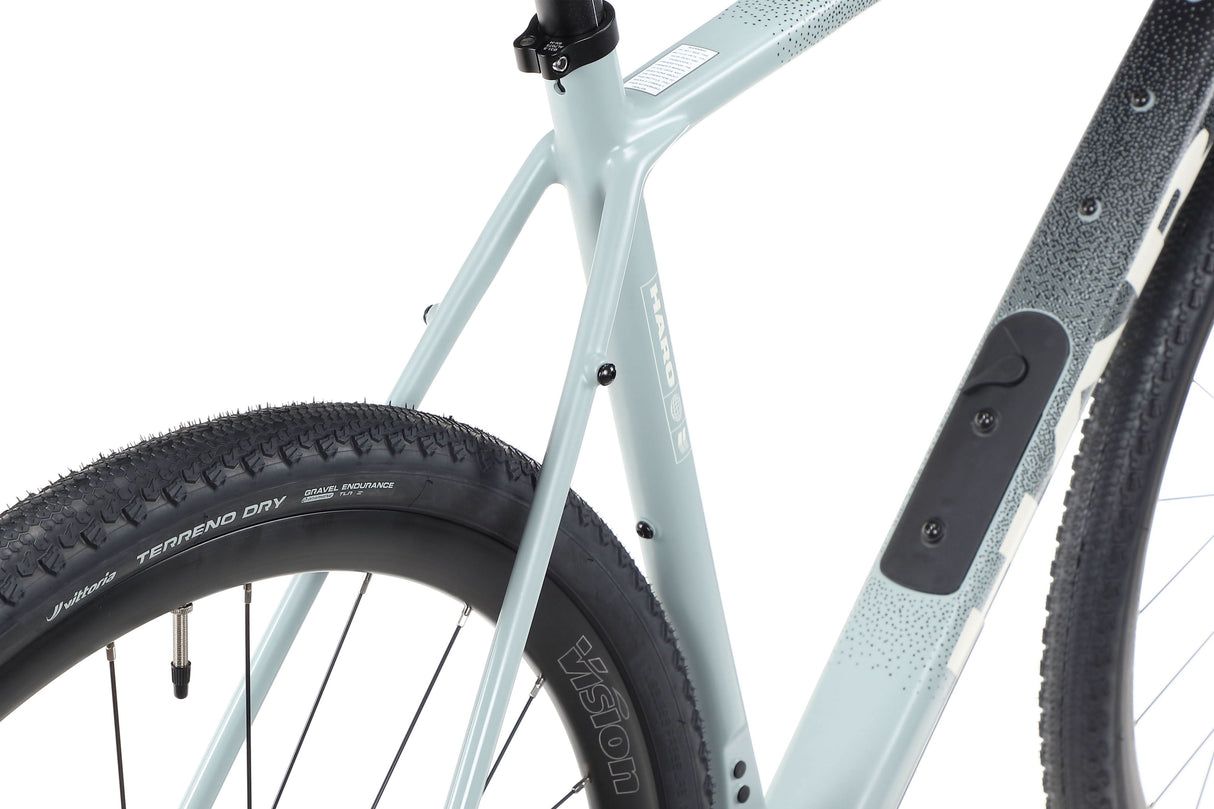 Haro Buzzard Carbon 3 – a gravel bike with a carbon frame and a Shimano GRX groupset