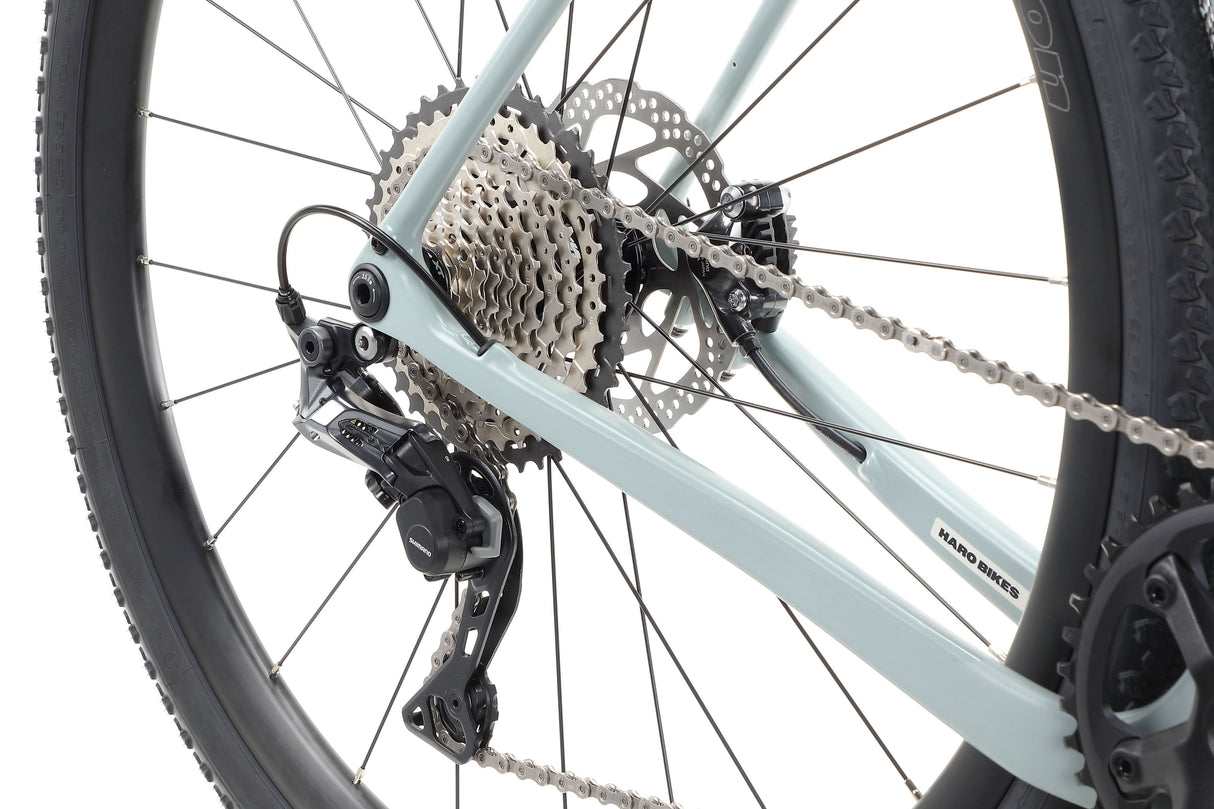 Haro Buzzard Carbon 3 – a gravel bike with a carbon frame and a Shimano GRX groupset