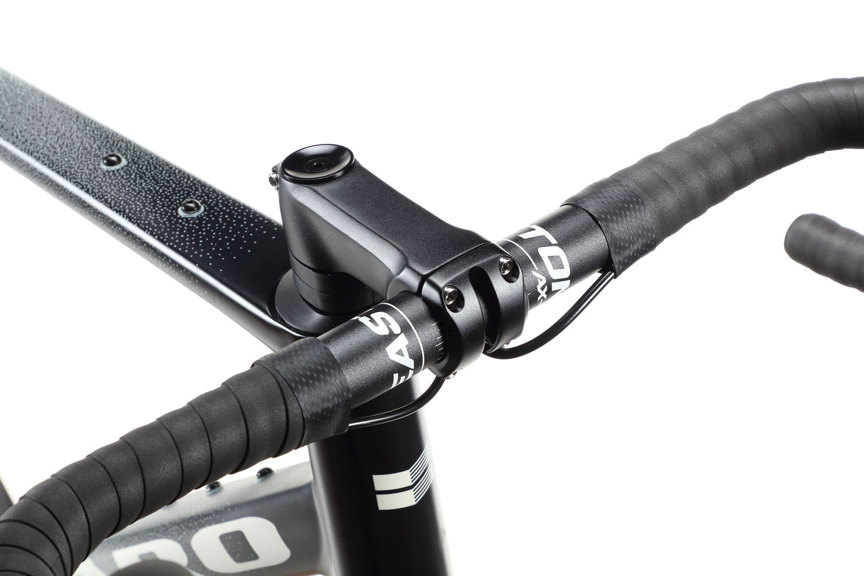 Haro Buzzard Carbon 3 – a gravel bike with a carbon frame and a Shimano GRX groupset