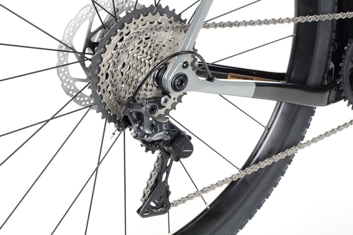 Haro Buzzard Carbon 3 – a gravel bike with a carbon frame and a Shimano GRX groupset