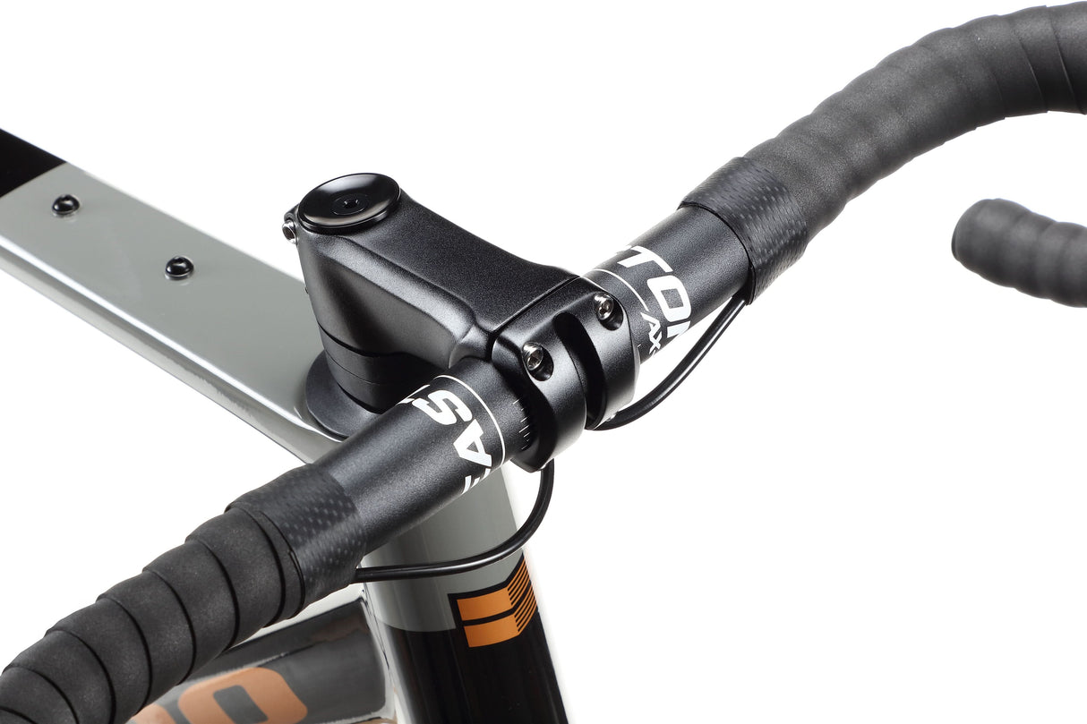 Haro Buzzard Carbon 3 – a gravel bike with a carbon frame and a Shimano GRX groupset