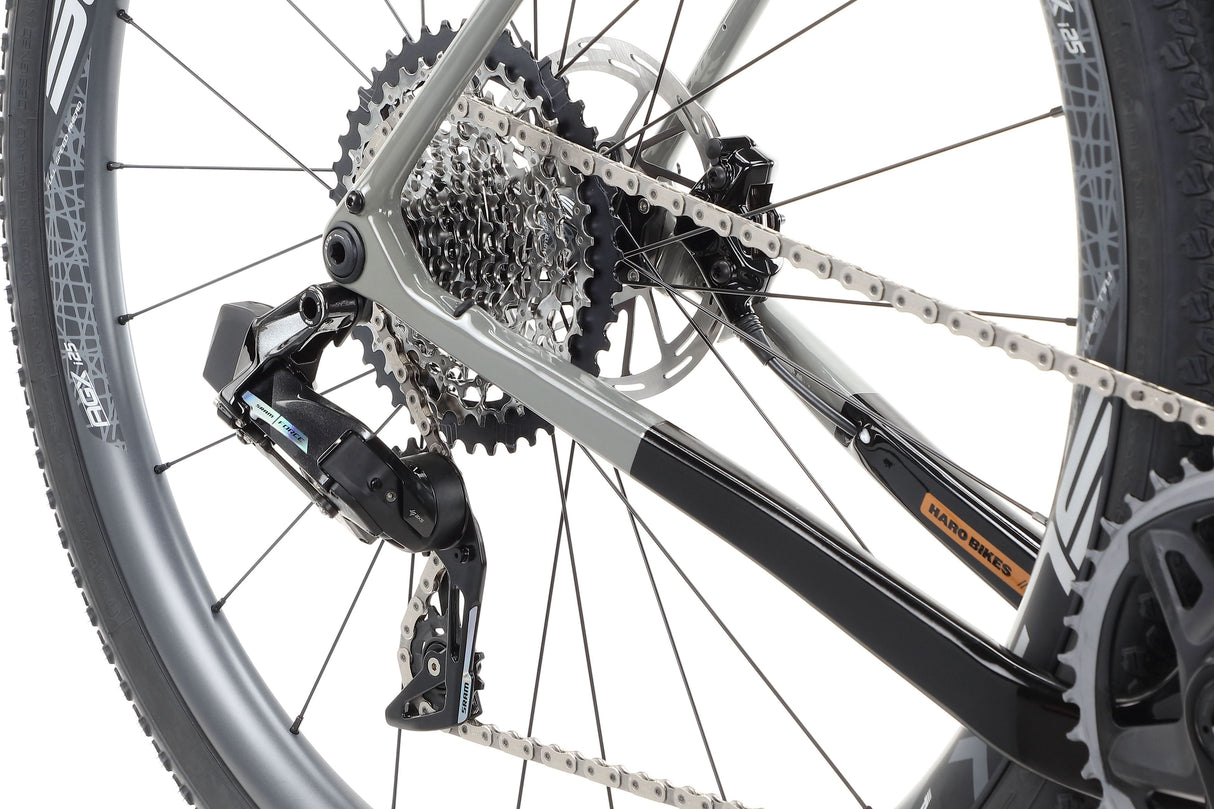 Haro Buzzard TS – a gravel racing bike with a carbon frame and SRAM Force