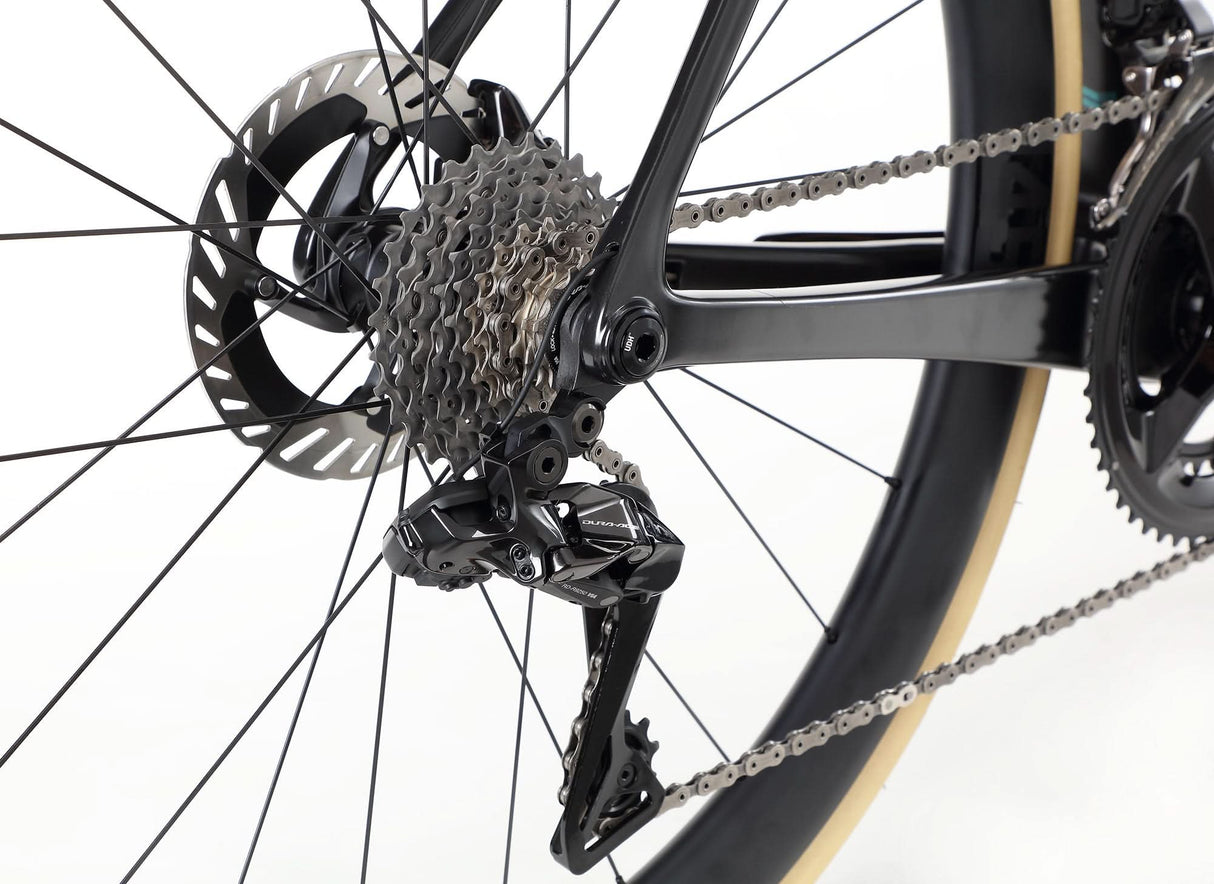 Rivette Carbon Top Shelf – Carbon Fiber Racing Machine | Ride Hub