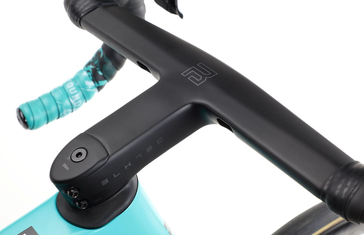 Rivette Carbon Top Shelf – Carbon Fiber Racing Machine | Ride Hub
