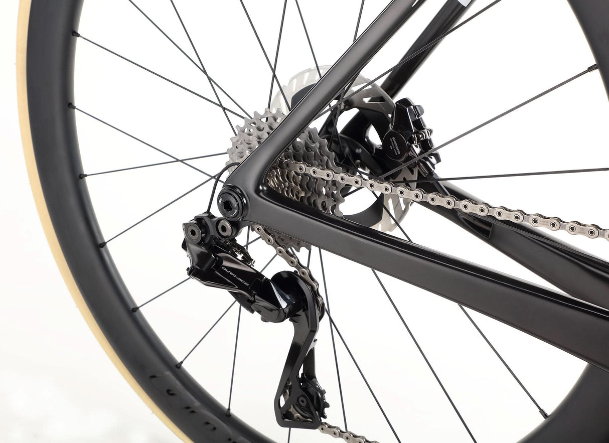 Rivette Carbon Top Shelf – Carbon Fiber Racing Machine | Ride Hub