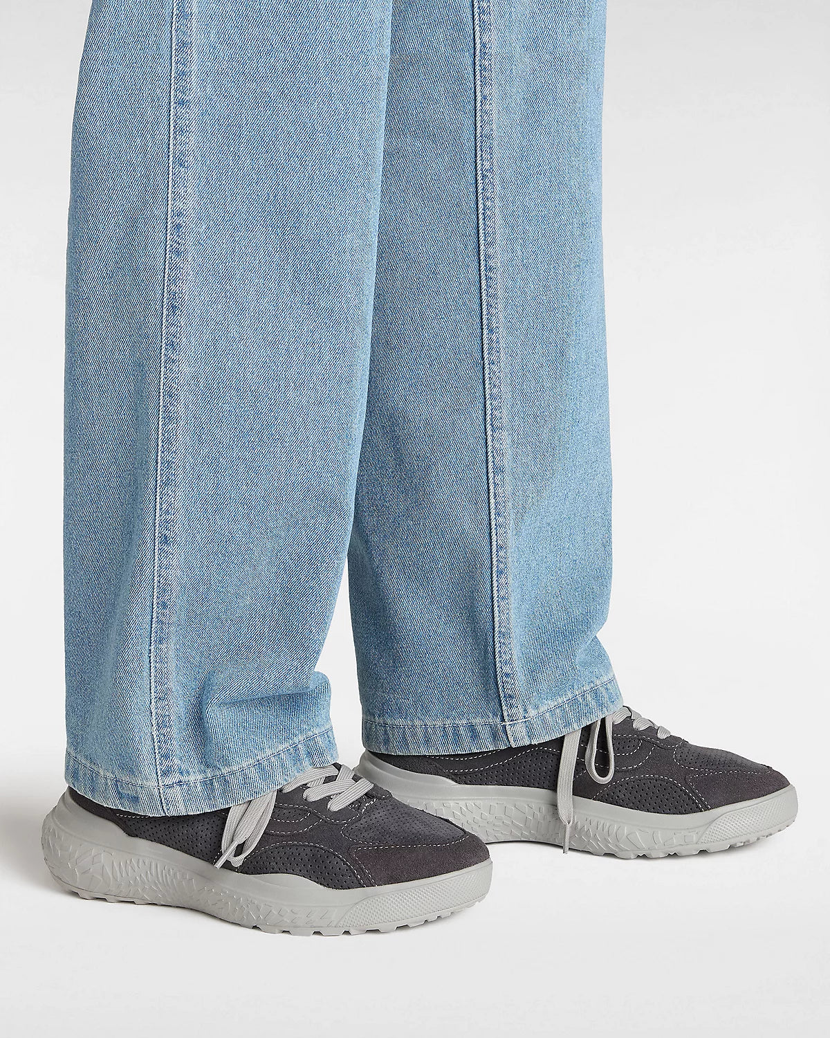 Vans UltraRange Neo VR3 MTE Black/White shoes | RideHub