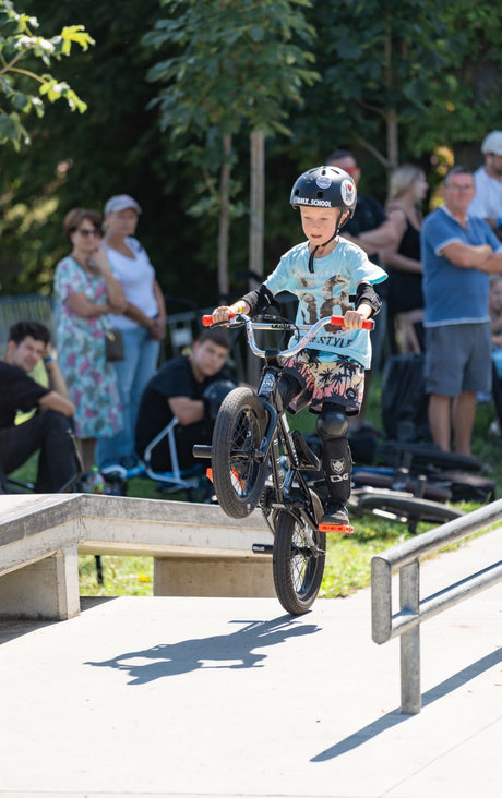 Przewodnik po pierwszych trikach BMX dla początkujących