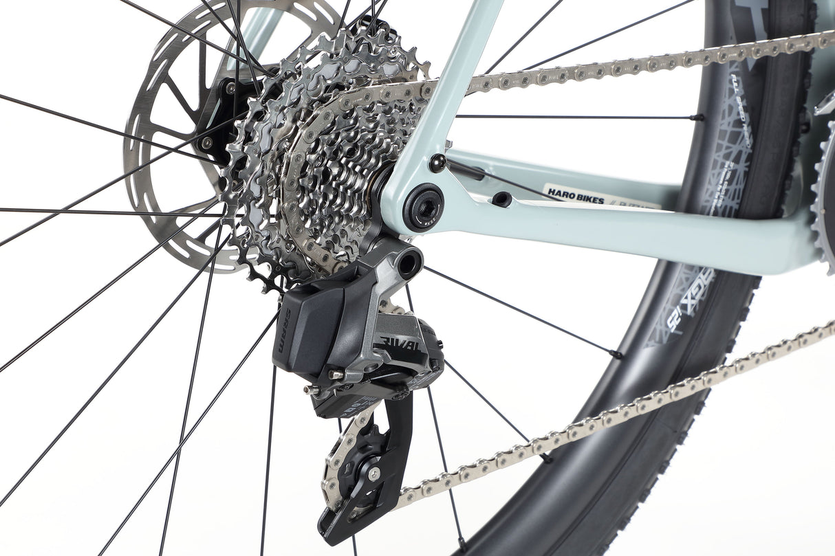 Haro Buzzard 1 – a gravel bike with a carbon frame and a SRAM Rival AXS drivetrain