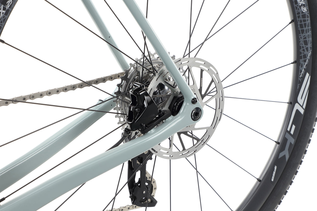 Haro Buzzard 1 – a gravel bike with a carbon frame and a SRAM Rival AXS drivetrain