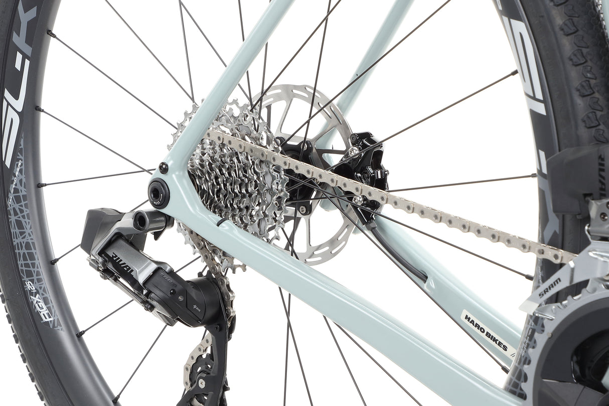 Haro Buzzard 1 – a gravel bike with a carbon frame and a SRAM Rival AXS drivetrain