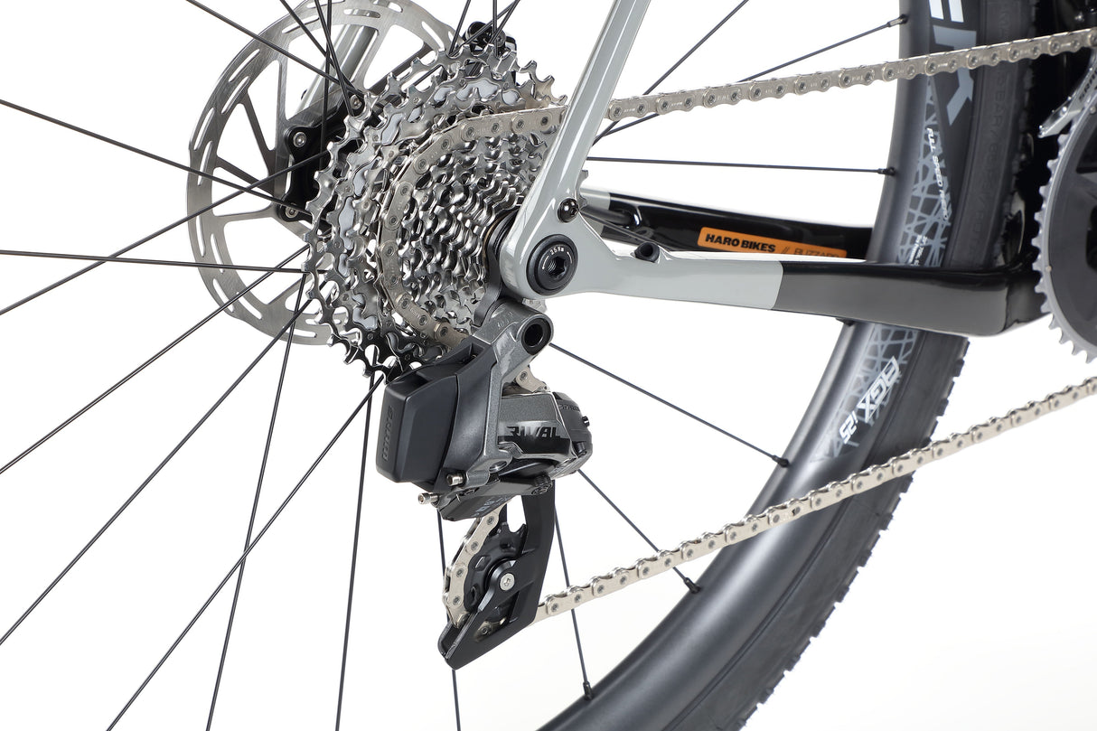 Haro Buzzard 1 – a gravel bike with a carbon frame and a SRAM Rival AXS drivetrain