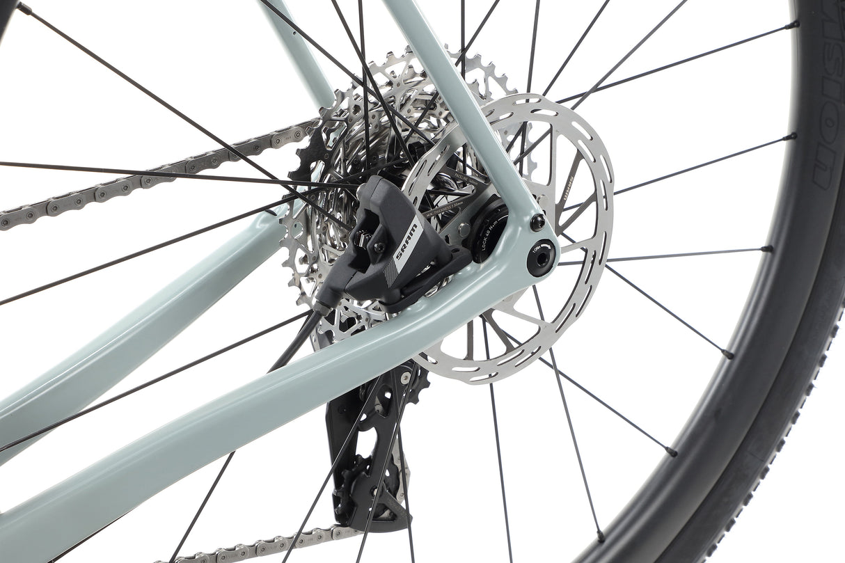 Haro Buzzard Carbon 2 – a gravel bike with a carbon frame and a SRAM Apex drivetrain