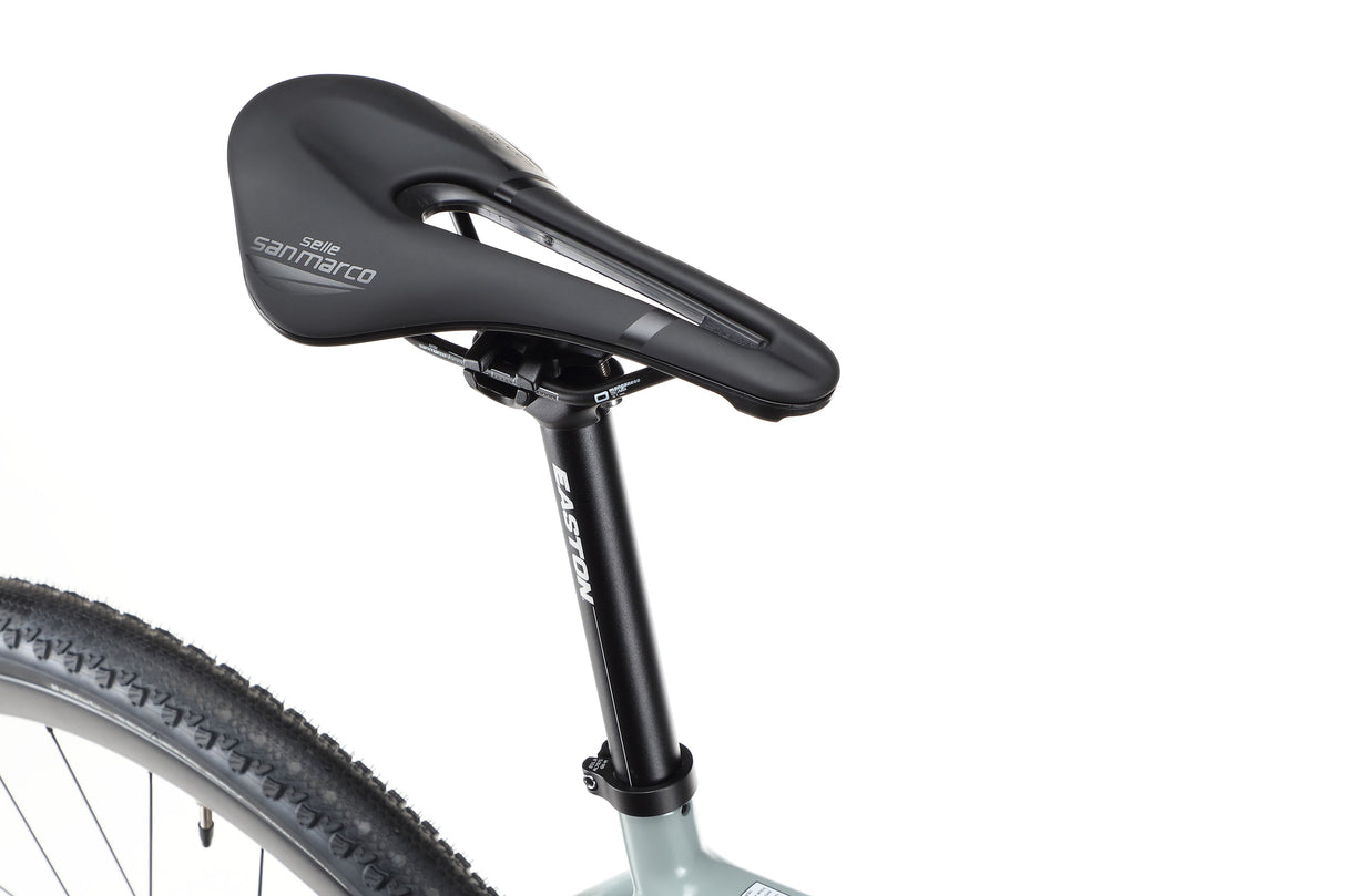 Haro Buzzard Carbon 2 – a gravel bike with a carbon frame and a SRAM Apex drivetrain