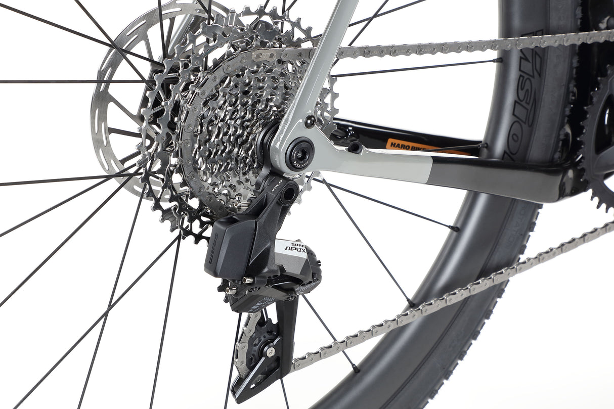 Haro Buzzard Carbon 2 – a gravel bike with a carbon frame and a SRAM Apex drivetrain