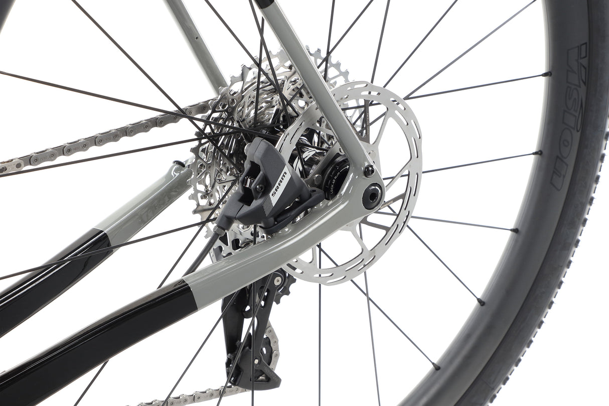 Haro Buzzard Carbon 2 – a gravel bike with a carbon frame and a SRAM Apex drivetrain