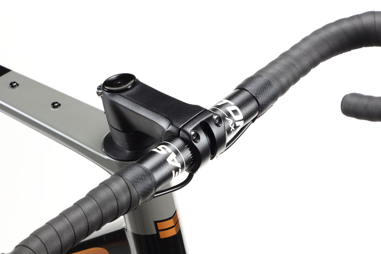 Haro Buzzard Carbon 2 – a gravel bike with a carbon frame and a SRAM Apex drivetrain