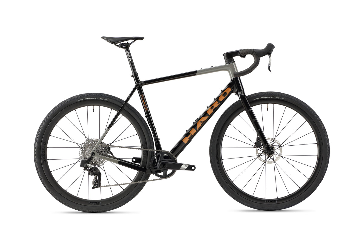 Haro Buzzard Carbon 2 – a gravel bike with a carbon frame and a SRAM Apex drivetrain