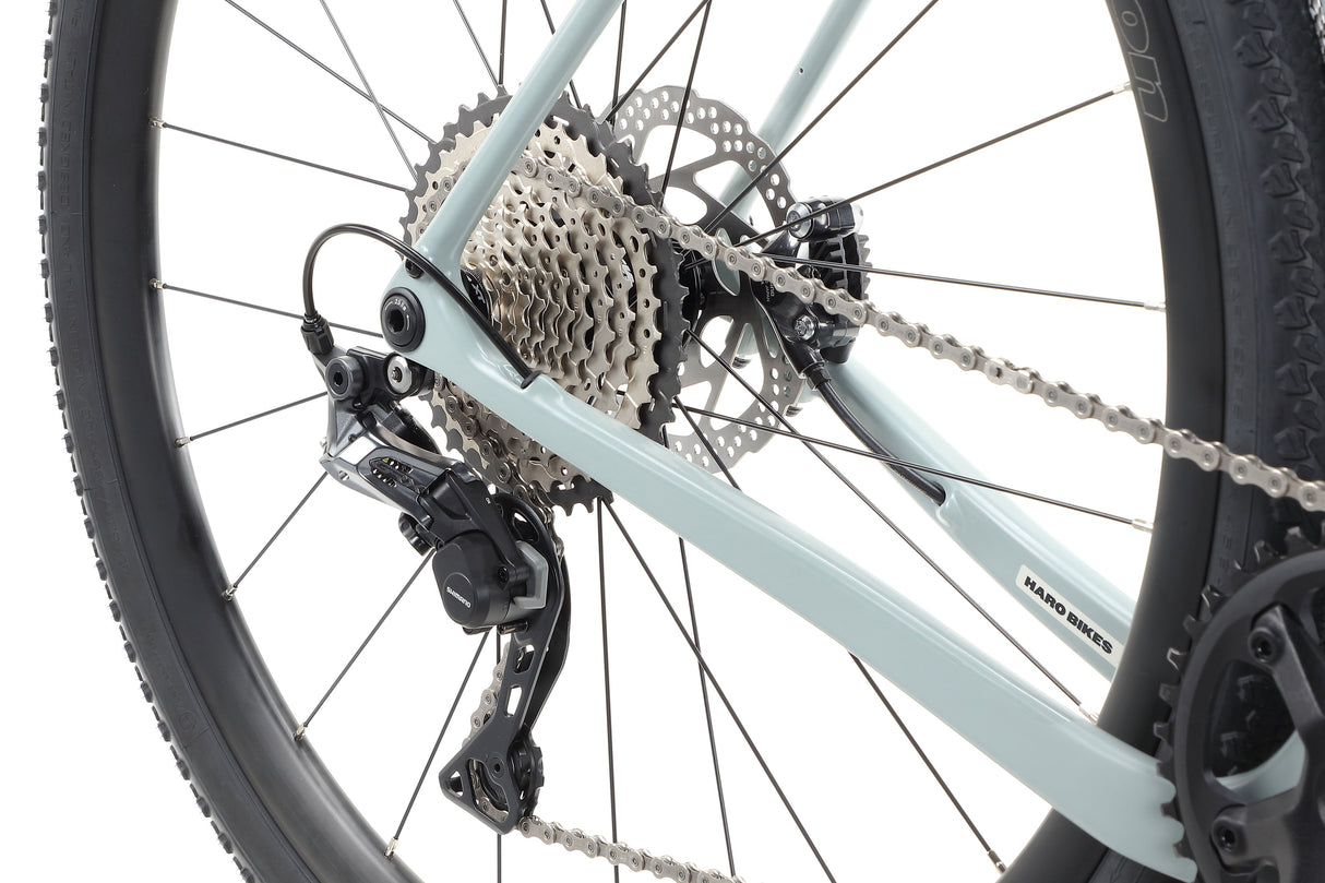 Haro Buzzard Carbon 3 – a gravel bike with a carbon frame and a Shimano GRX groupset