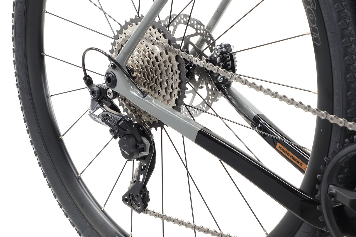 Haro Buzzard Carbon 3 – a gravel bike with a carbon frame and a Shimano GRX groupset