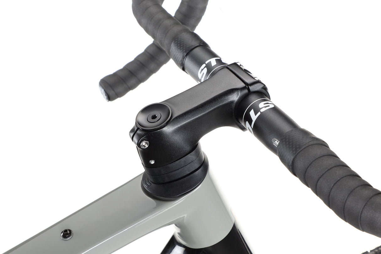 Haro Buzzard Carbon 3 – a gravel bike with a carbon frame and a Shimano GRX groupset