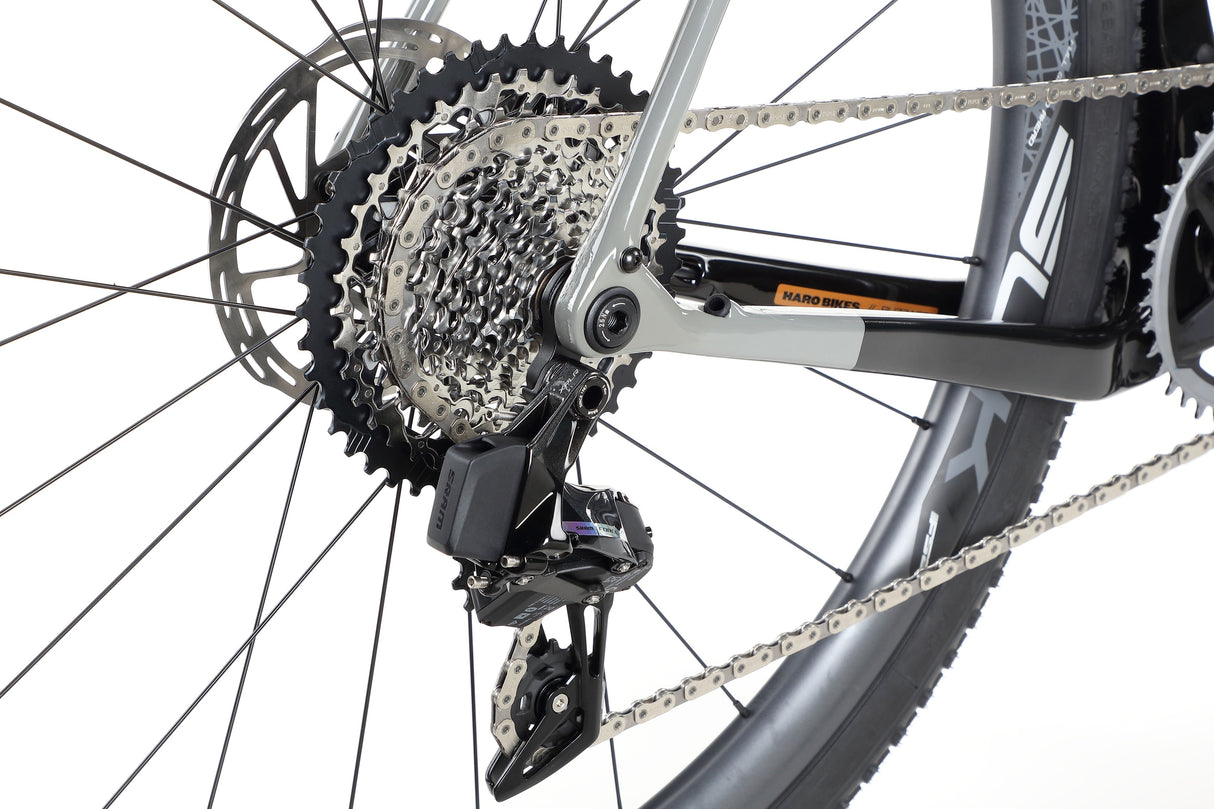 Haro Buzzard TS – a gravel racing bike with a carbon frame and SRAM Force