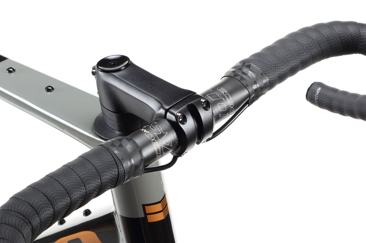 Haro Buzzard TS – a gravel racing bike with a carbon frame and SRAM Force