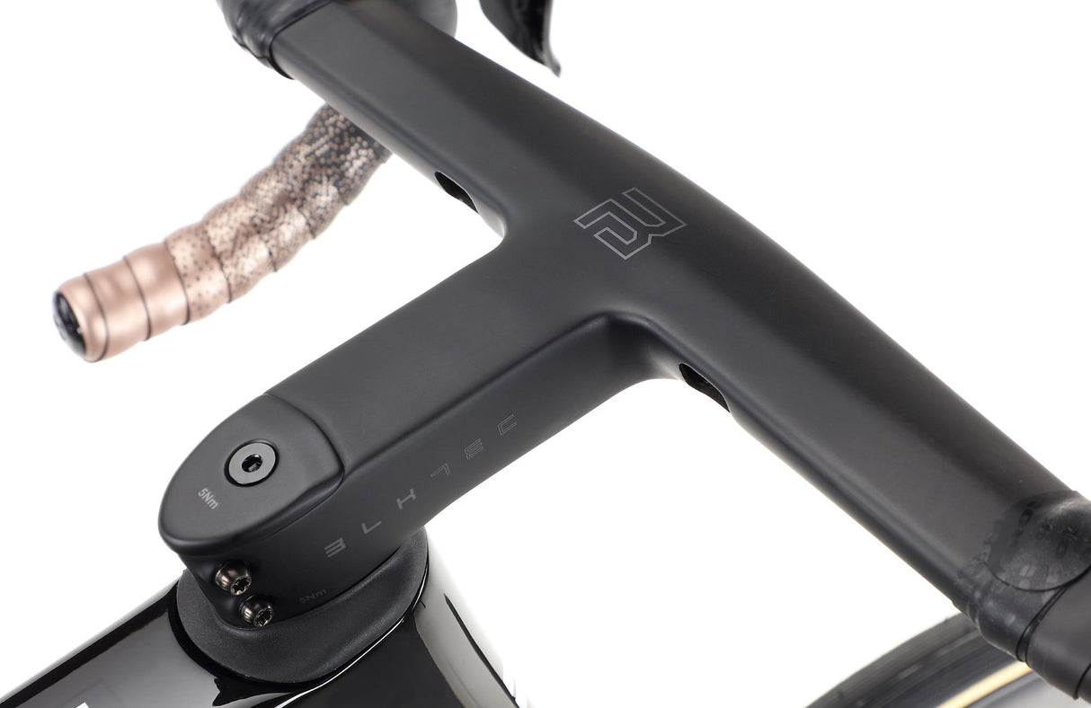 Rivette Carbon Top Shelf – Carbon Fiber Racing Machine | Ride Hub